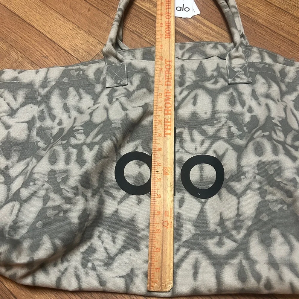 ALO Yoga Travel Bag Gray Tote Bag